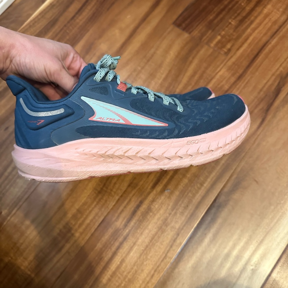 Altra Women's Teal and Light Pink Athletic Shoes